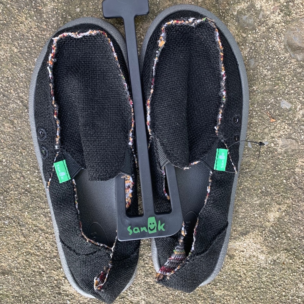 Brand new black sanuks